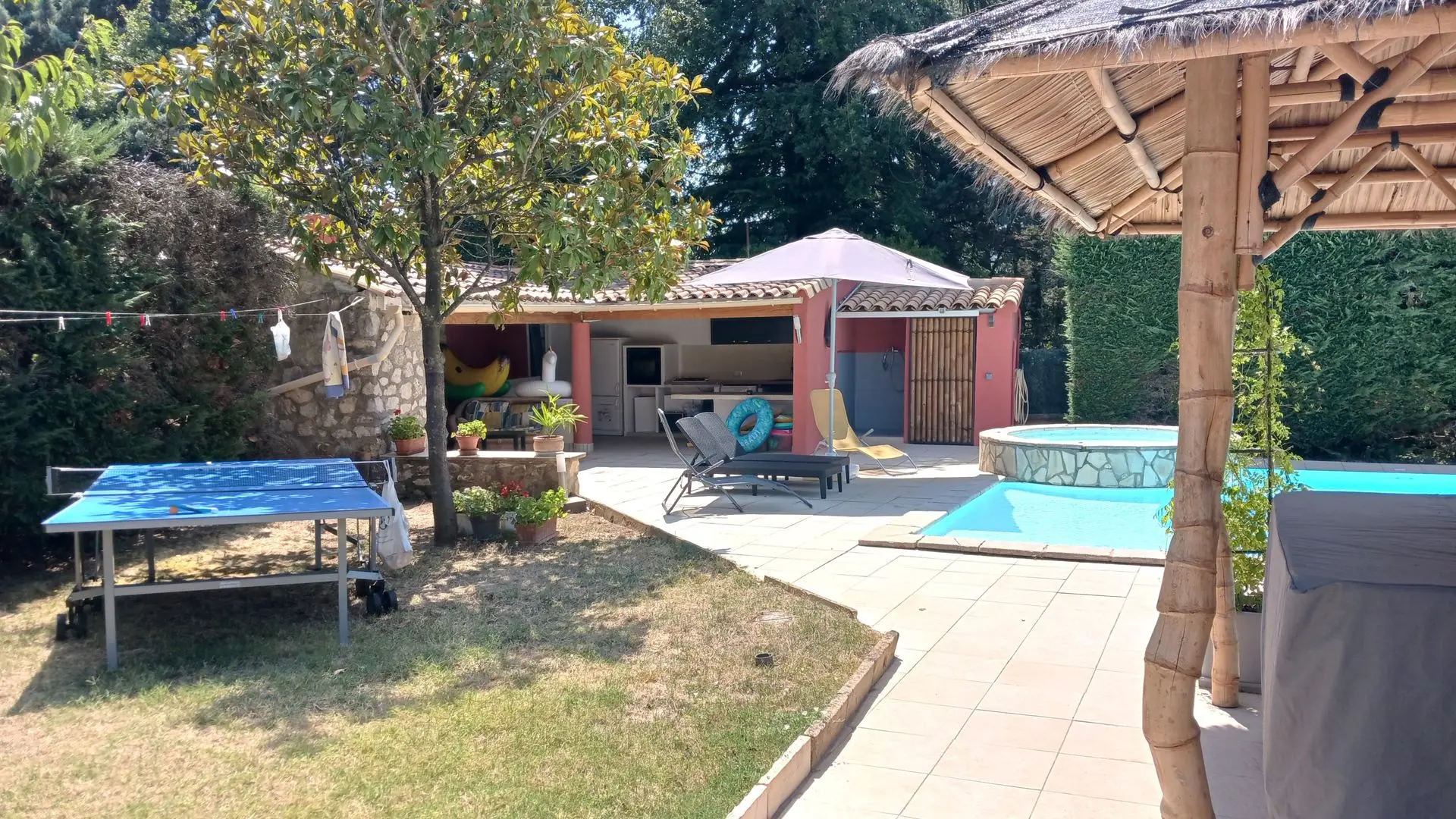 Le Clos MarcAni - pool house